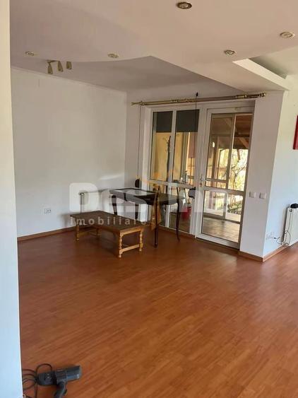 Casă individuală cu 5 camere cu Canalizare în Giulești