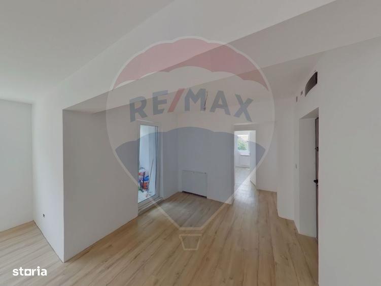 Apartament cu 4 camere decomandat în Central