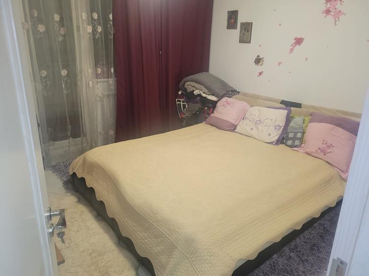 Apartament cu 3 camere decomandat în Lacul Tei