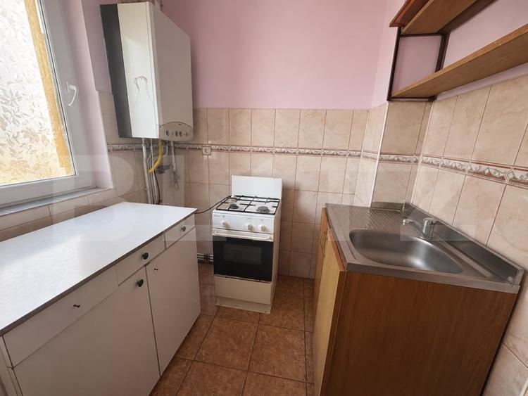 Apartament cu 3 camere semidecomandat, mobilat în Hunedoara