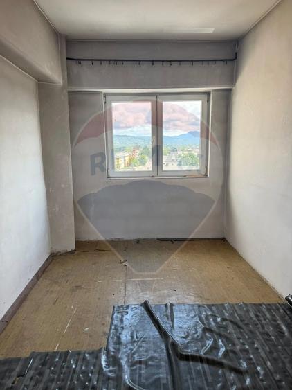 Apartament cu 5 camere decomandat în Central