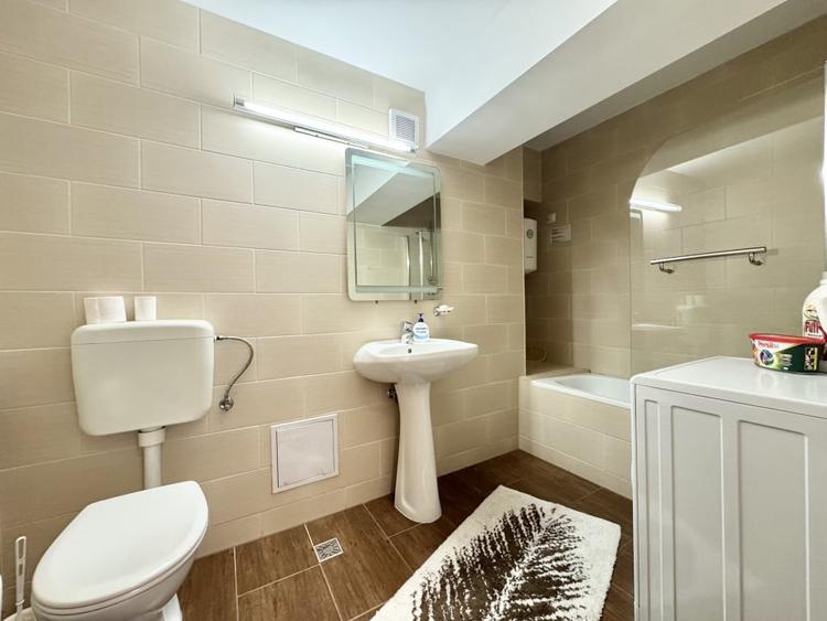 Apartament cu 4 camere decomandat, mobilat în Decebal