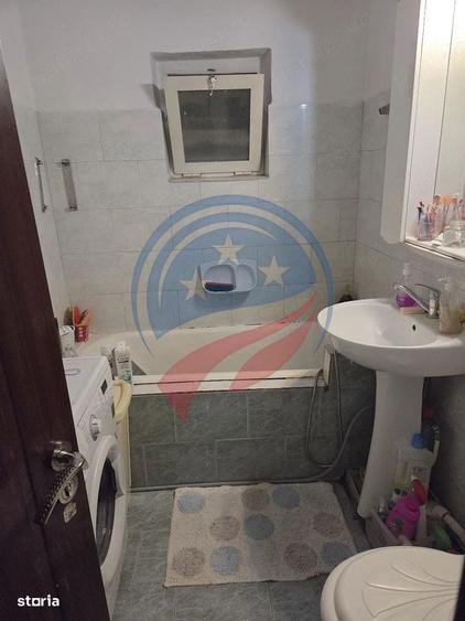 Apartament cu 3 camere decomandat în Rovine