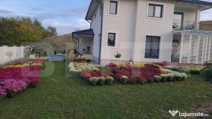 Casă cu 7 camere cu Teren 3500 Mp în Mociu