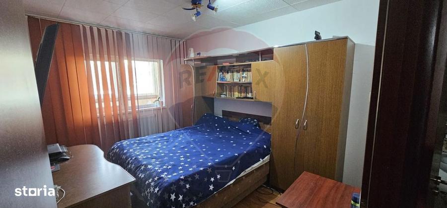 Apartament cu 4 camere decomandat în Coman