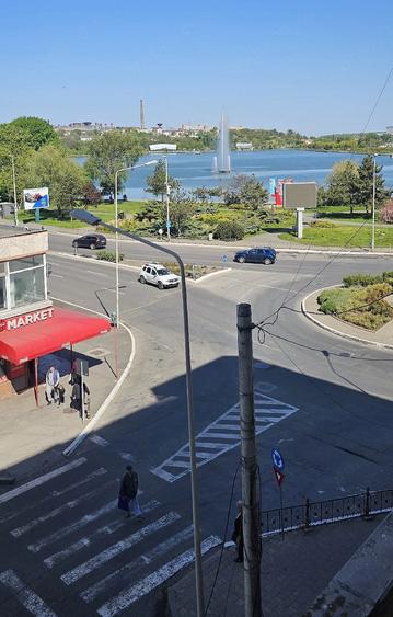 Apartament cu 2 camere decomandat în Pelican