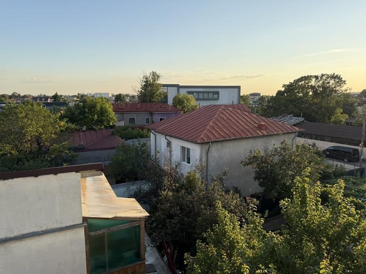 Casă cu 5 camere cu Teren 250 Mp în Ferentari
