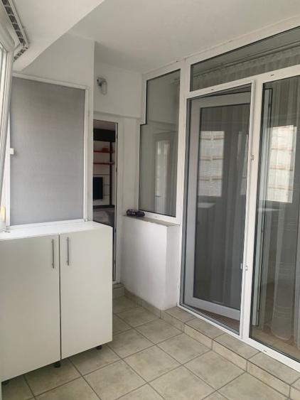 Apartament cu 3 camere decomandat, mobilat în Nerva Traian