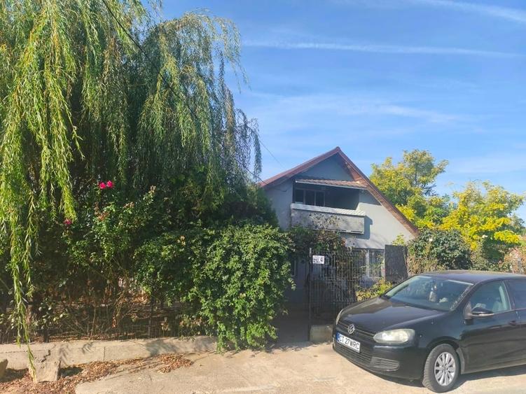Casă individuală cu 4 camere cu Garaj în Crucea