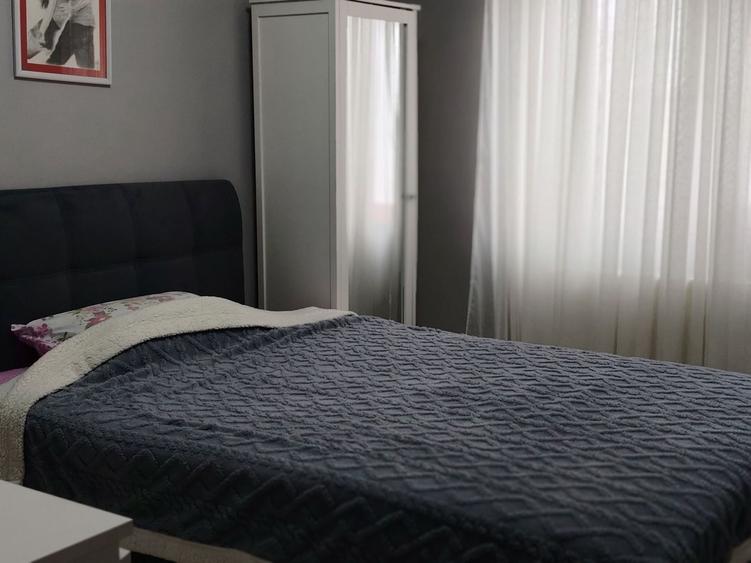 Apartament cu 3 camere decomandat, mobilat în Micro 13
