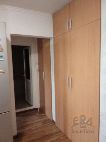 Apartament cu 2 camere decomandat în Valenta