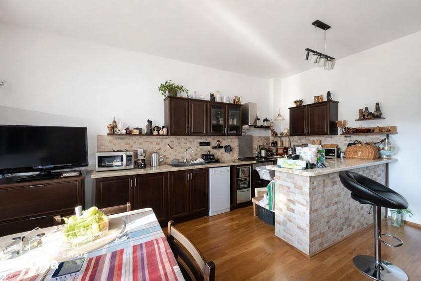 Casă cu 8 camere cu Teren 735 Mp în Elisabetin