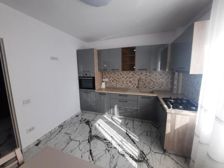 Apartament cu 3 camere decomandat în Mărăței