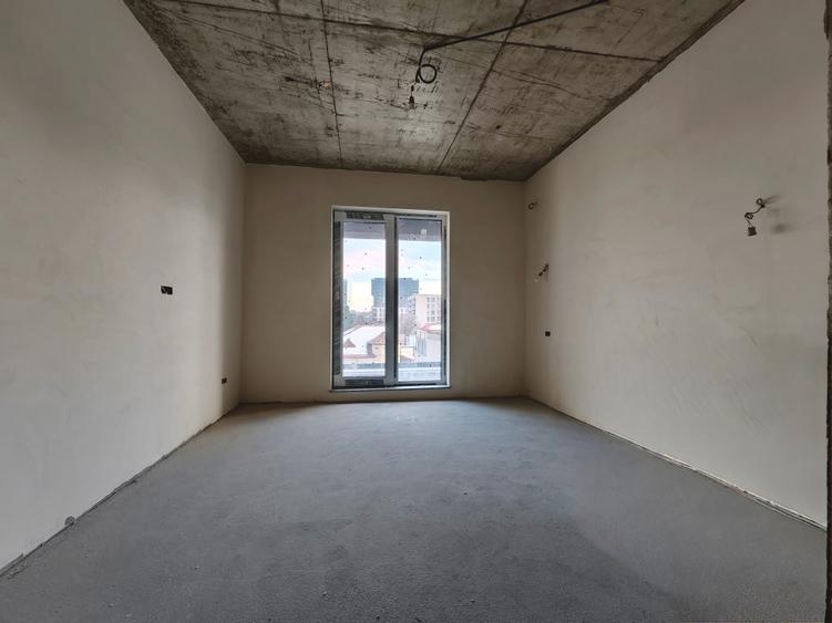 Penthouse cu 4 camere decomandat în Crângași