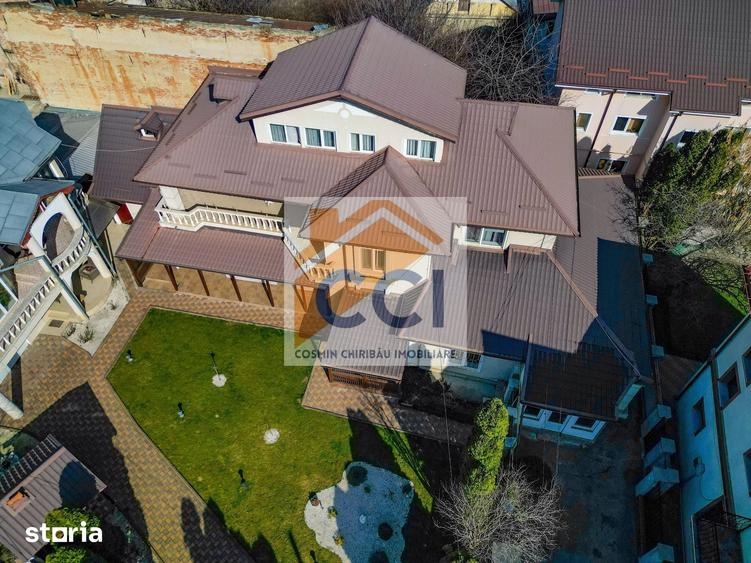 Casă cu 8 camere cu Teren 397 Mp în Central