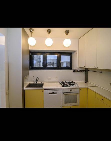 Apartament cu 4 camere semidecomandat, mobilat în Calea Victoriei