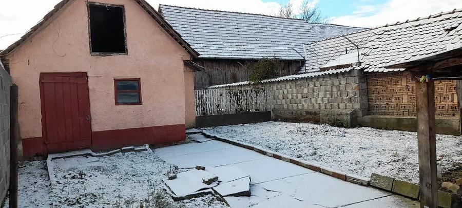 Casă cu 2 camere cu Teren 461 Mp în Dăișoara