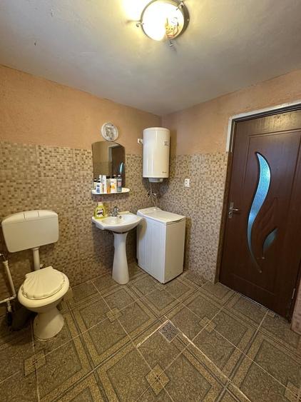 Casă cu 4 camere cu Teren 19200 Mp în Central