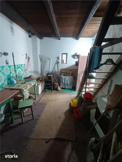 Casă cu 2 camere cu Teren 4960 Mp în Abram
