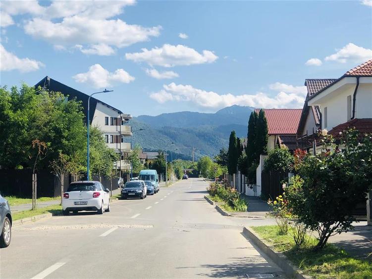 Apartament cu 3 camere decomandat în Tractorul