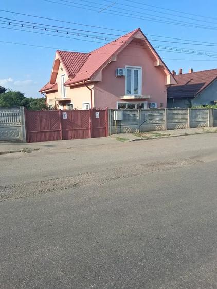 Casă cu Teren 1000 Mp în Central