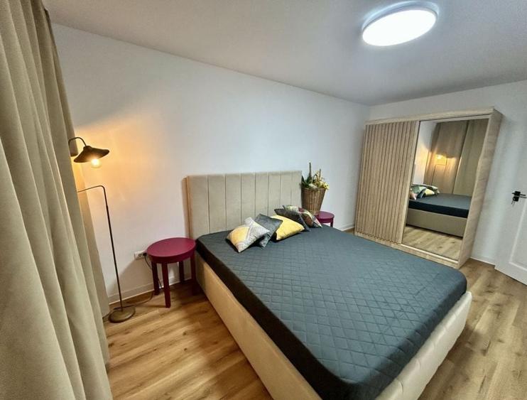 Apartament cu 2 camere semidecomandat, mobilat în Girocului