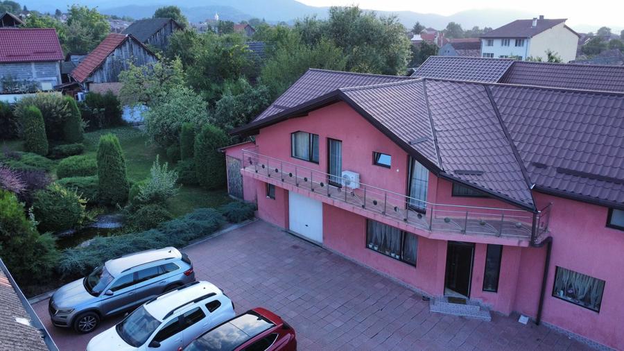 Casă cu 4 camere în Central
