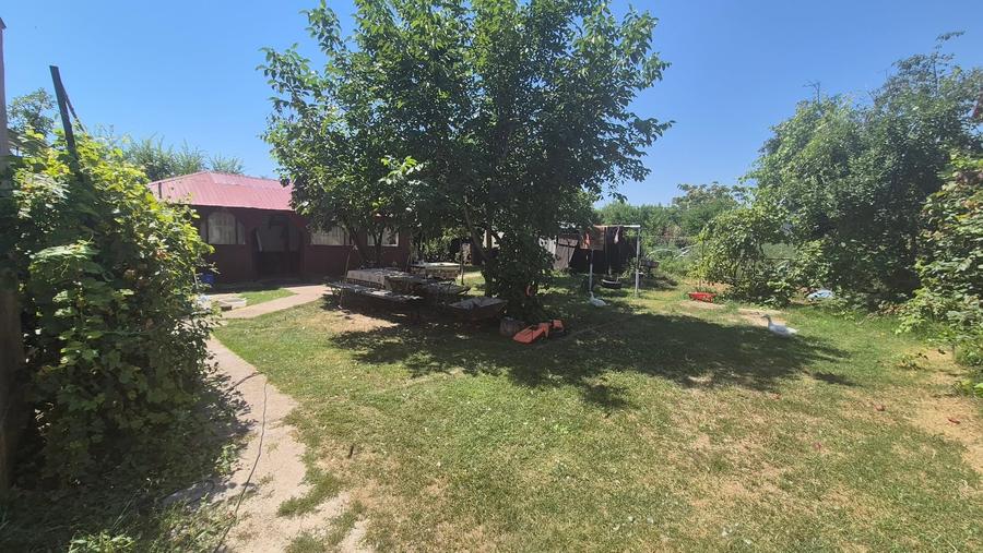 Casă individuală cu 10 camere cu Teren 1000 Mp în Rahova