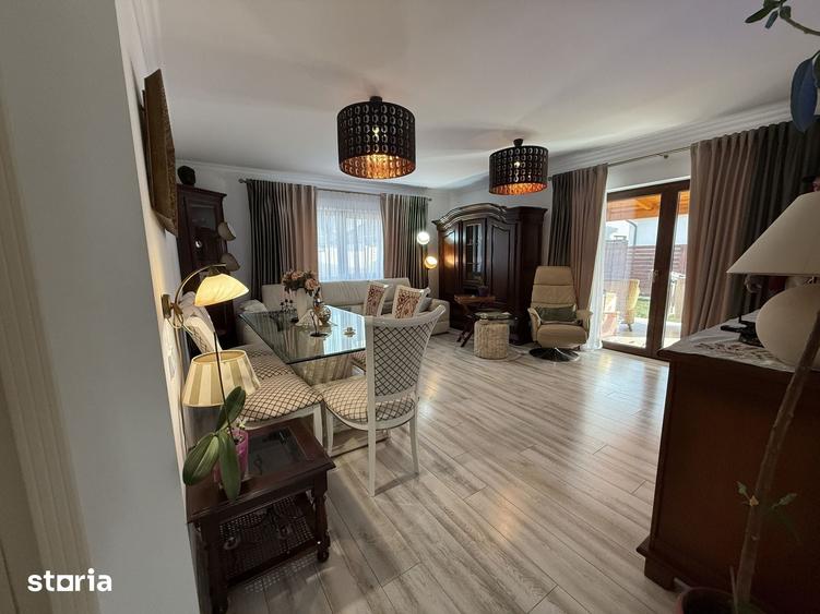 Casă cu 6 camere cu Teren 450 Mp în Central
