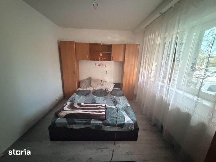 Apartament cu 2 camere semidecomandat în Craiovița Nouă