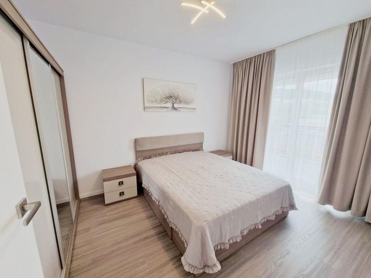 Apartament cu 3 camere semidecomandat, mobilat în Florești