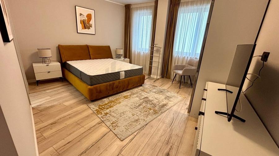 Apartament cu 3 camere decomandat, mobilat în P-ța Romană