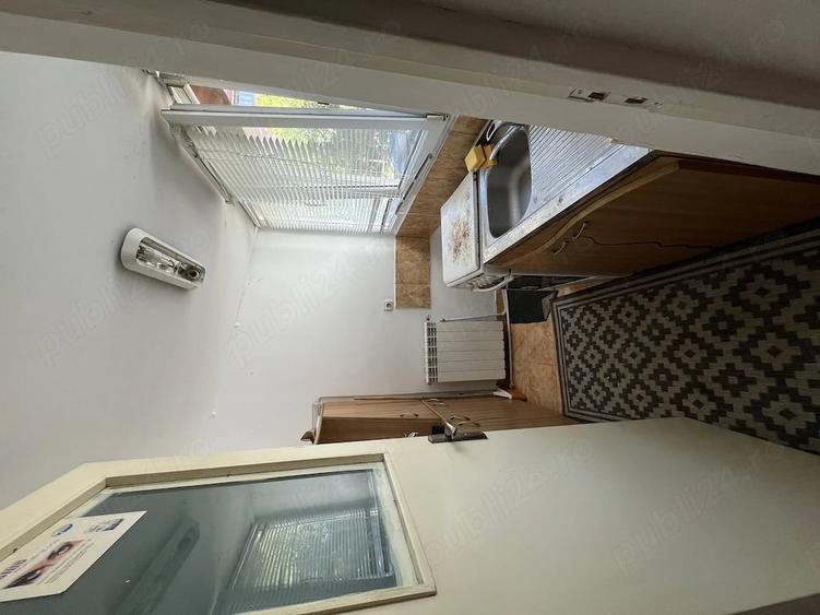 vand apartament 2 camere zona Bulevardul Revolutiei ,etaj 1, decomandat - 1