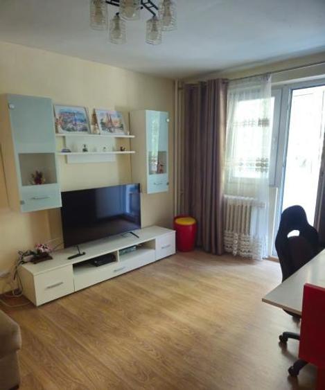 Apartament cu 2 camere decomandat, mobilat în Tei