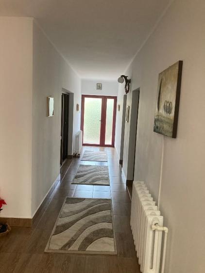 Casă individuală cu 5 camere cu Canalizare în Cug