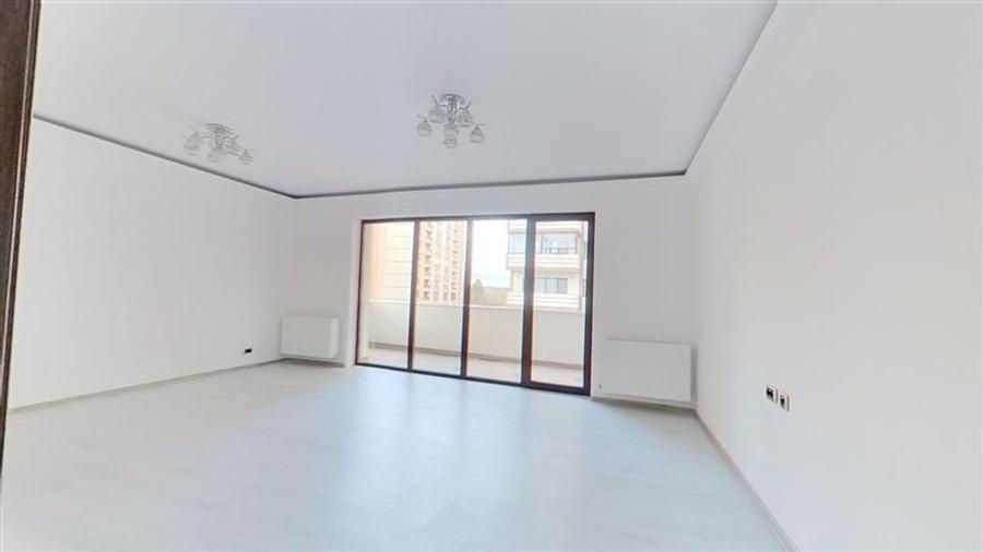 Apartament cu 3 camere decomandat, mobilat în Tractorul