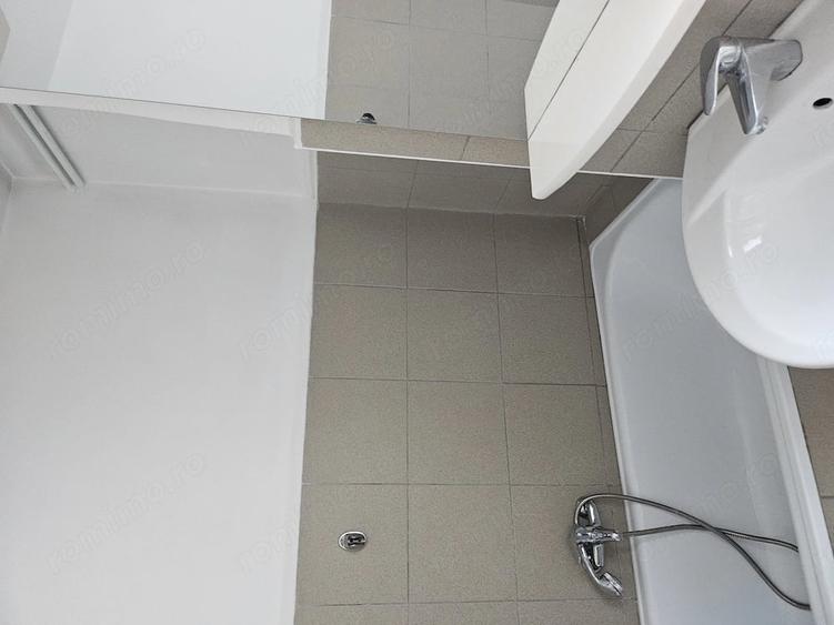Apartament cu 4 camere semidecomandat în Magheru