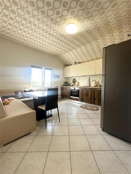 Casă individuală cu 8 camere cu Canalizare în Valu lui Traian