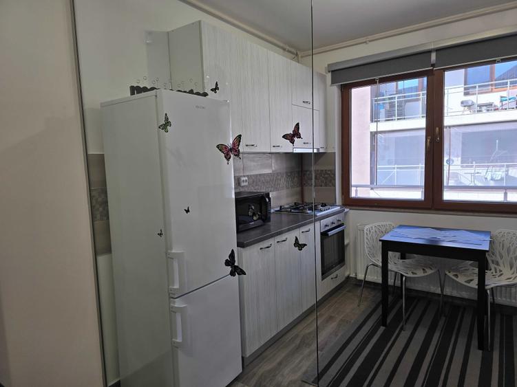 Apartament cu 2 camere semidecomandat în Berceni