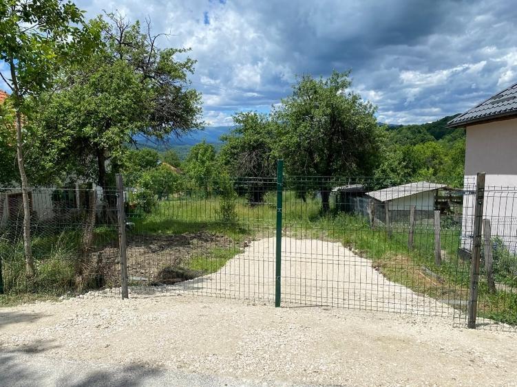 Teren intravilan de 986 mp, în Sud-Vest