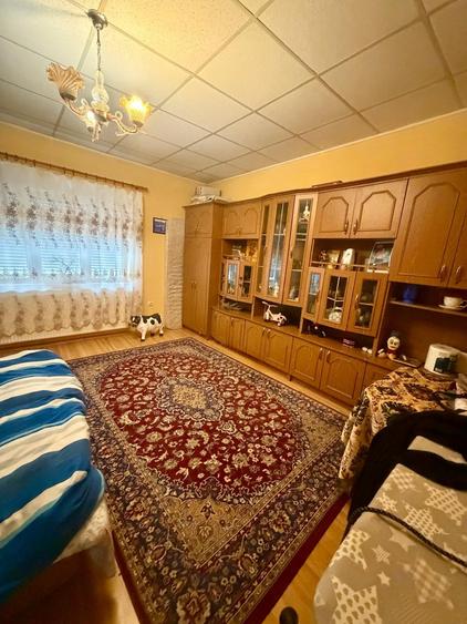 Casă individuală cu 6 camere cu Teren 186 Mp în Central