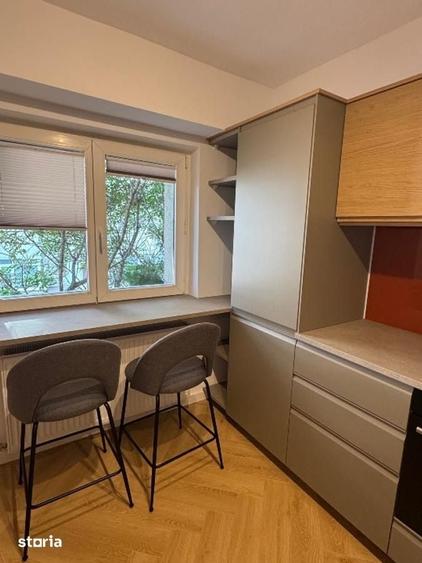 Apartament cu 3 camere semidecomandat în Dorobanți