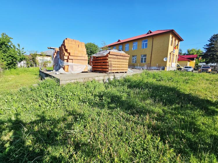 Teren Construcții intravilan de 1000 mp, în Lapoș
