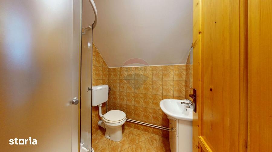 Casă cu 7 camere cu Teren 986 Mp în Plaiul Foii
