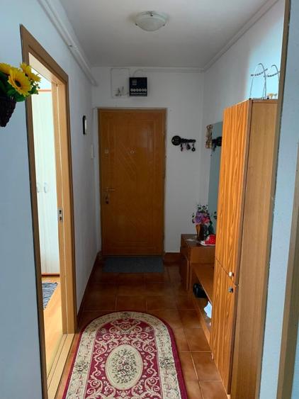 Apartament cu 3 camere decomandat în Mărăței