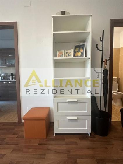 Garsonieră decomandată în Titan