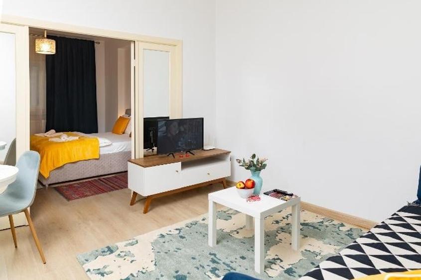 Apartament cu 2 camere semidecomandat în Universitate