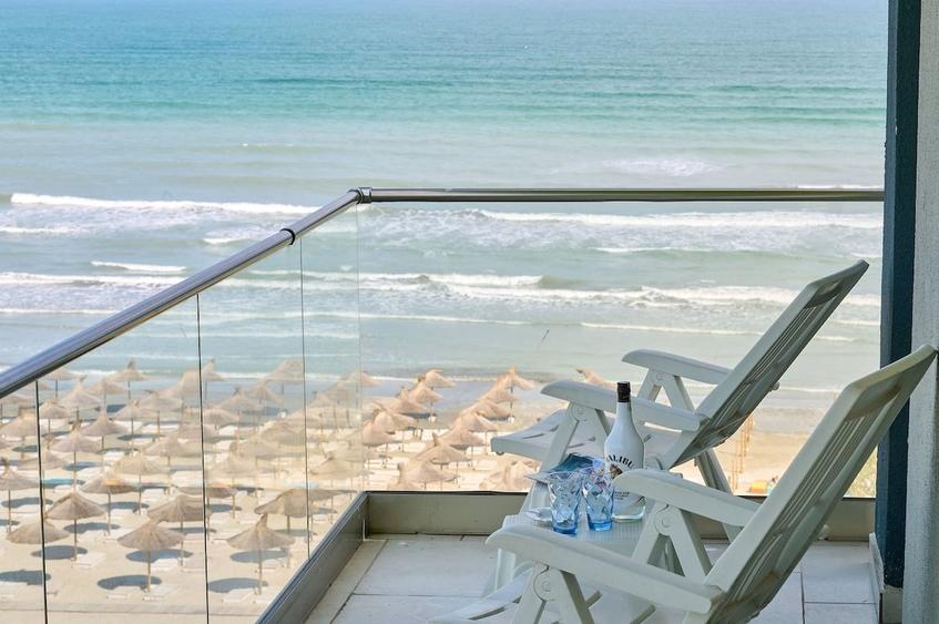 Apartament cu 3 camere decomandat în Mamaia-Sat
