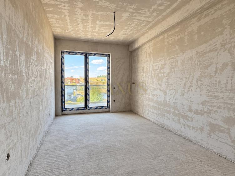 Duplex cu 6 camere cu Canalizare în Chinteni