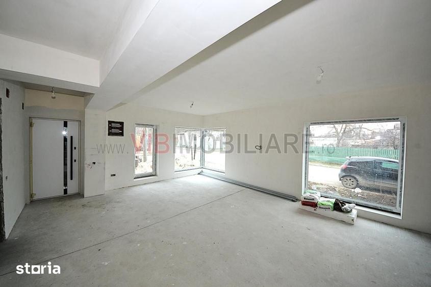Casă cu 4 camere semidecomandat cu Teren 240 Mp în Central